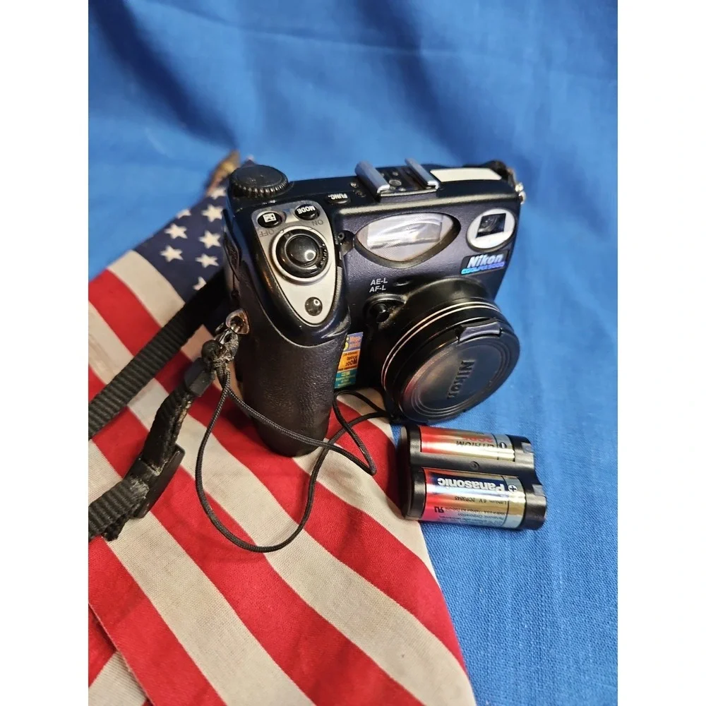 Nikon Coolpix 5000 5.0MP Digital Camera E5000 Black w/ Battery Tested